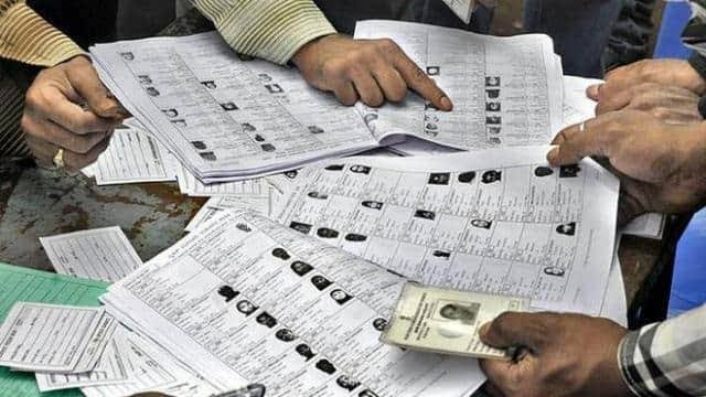 मतदाता सूची का संग्राम: लोकतंत्र का भरोसा कहाँ डगमगाया?